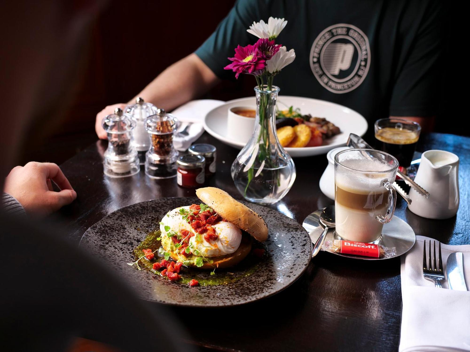 The Georgian Hotel 5*